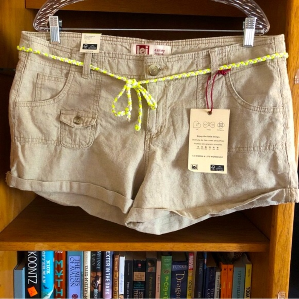 NEW L.E.I. Khaki “Ashley” shorts